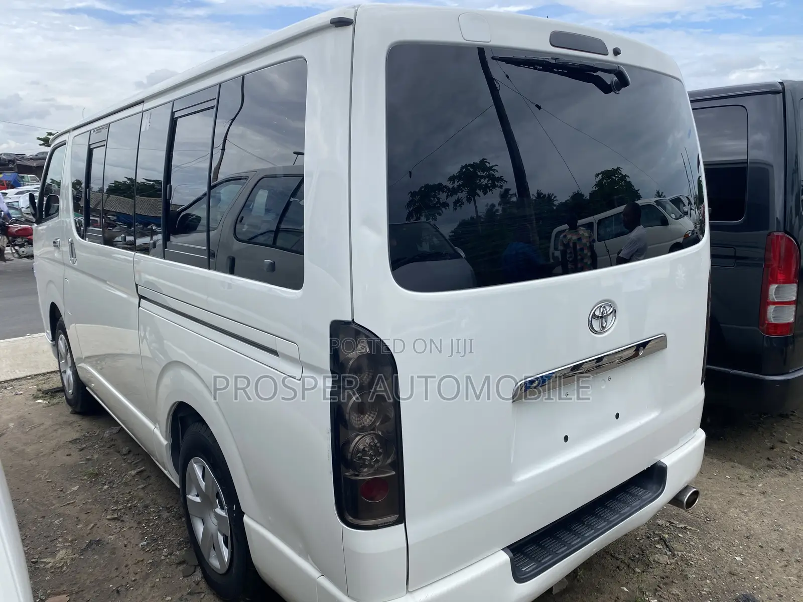 Toyota HiAce 2011 Black