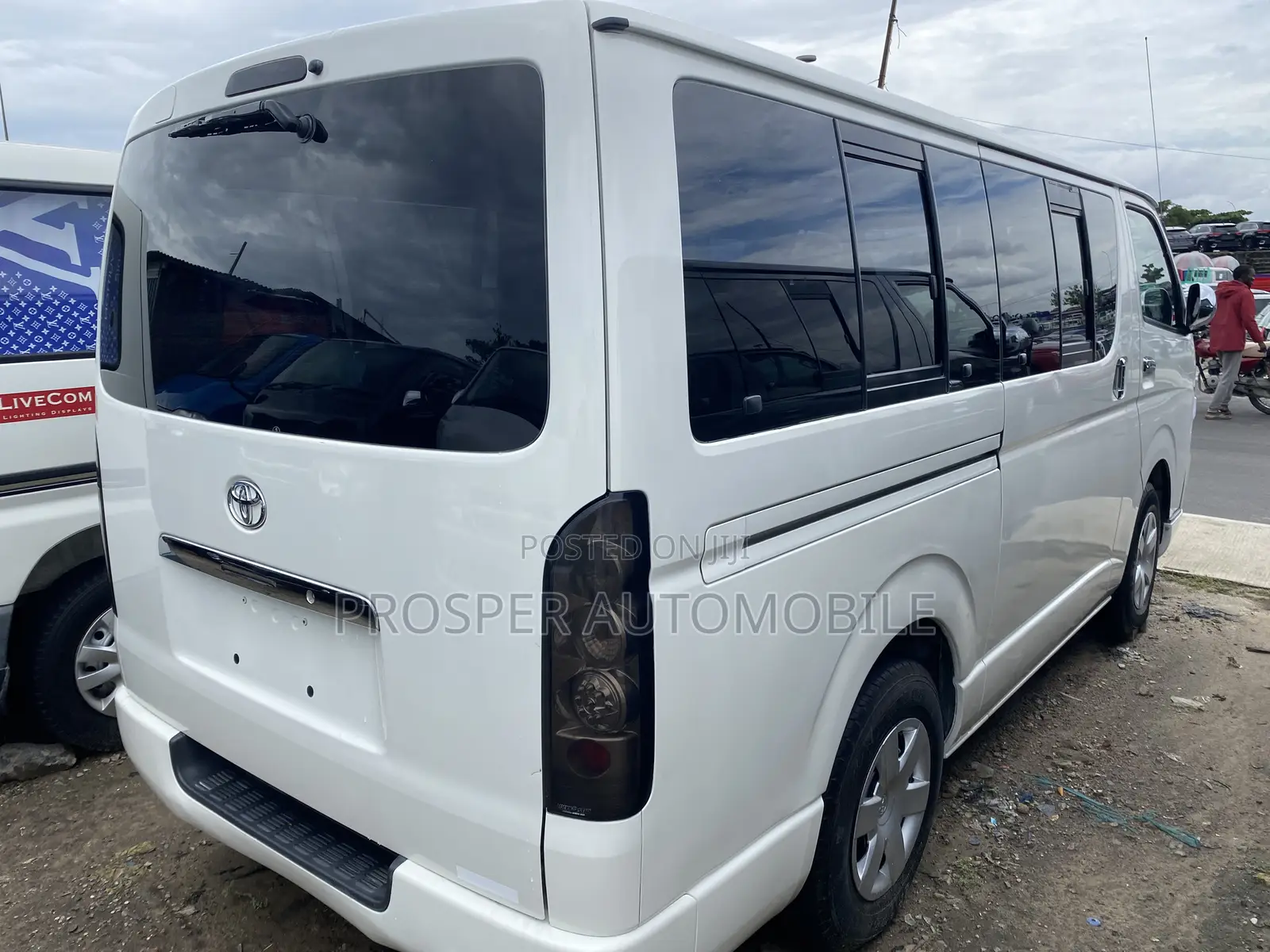 Toyota HiAce 2011 Black