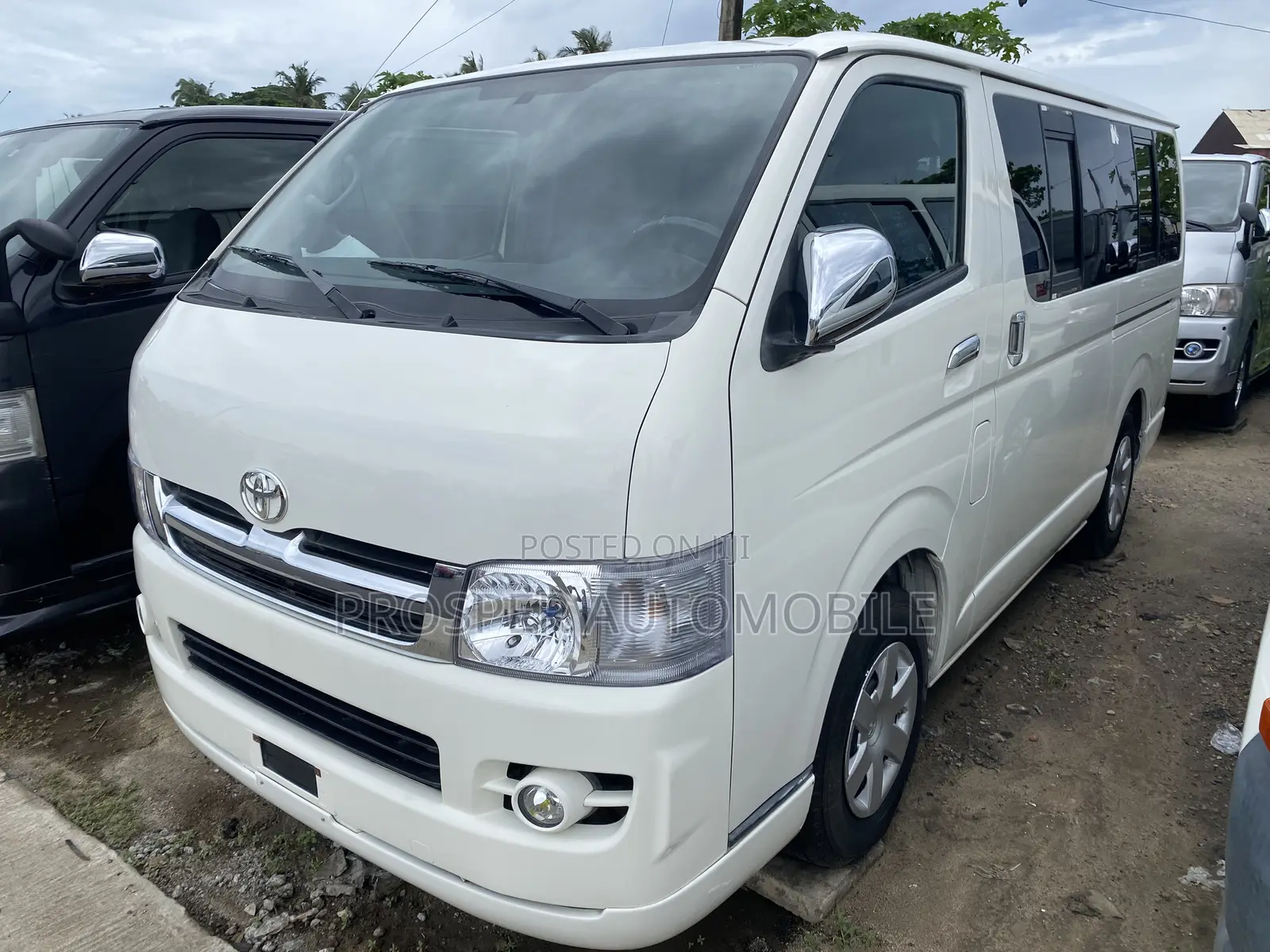 Toyota HiAce 2011 Black