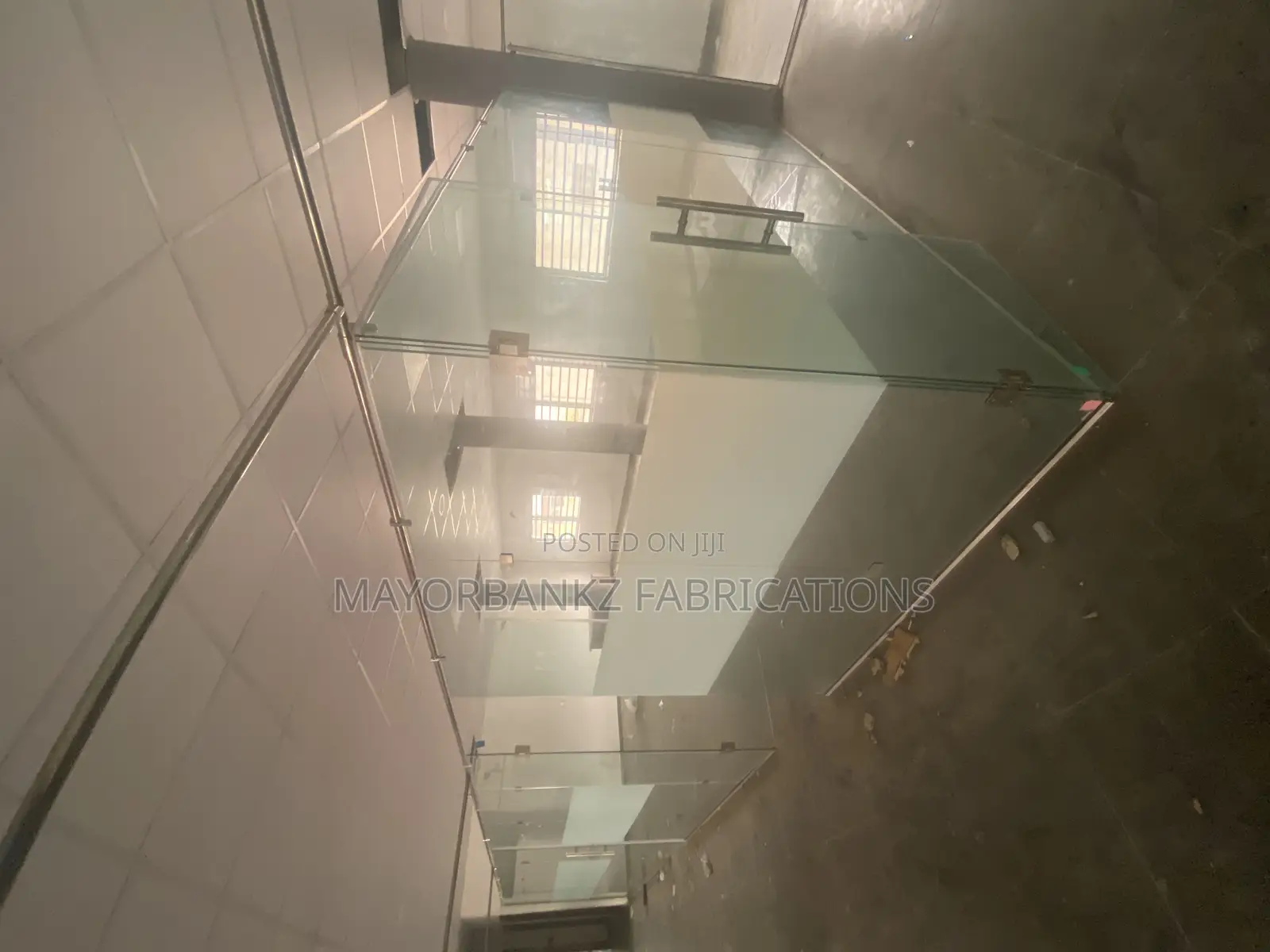 Frameless Partition