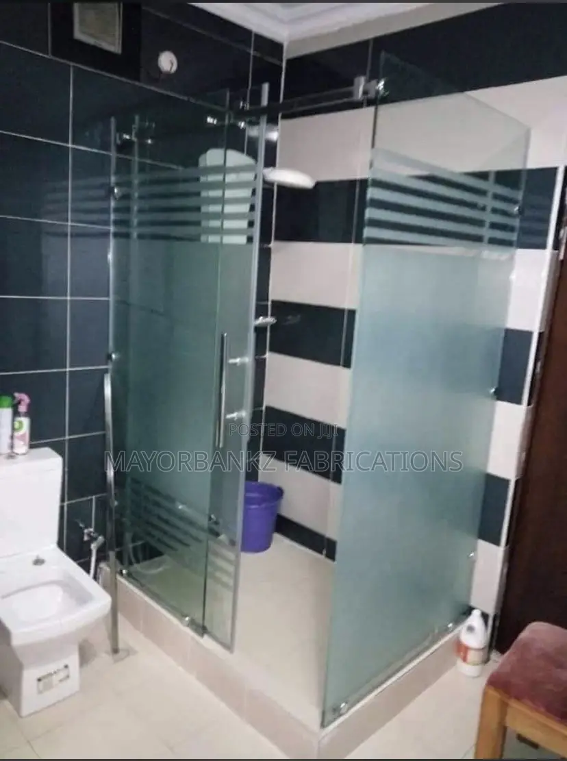 Frameless Shower Cubicles