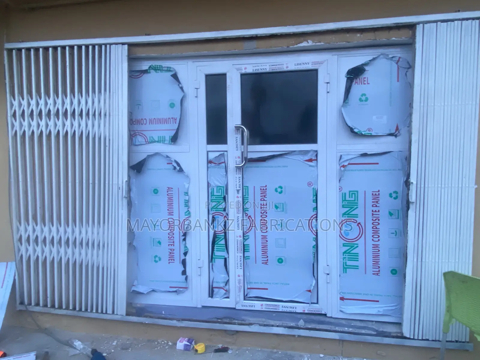 Aluminium Partition With Door
