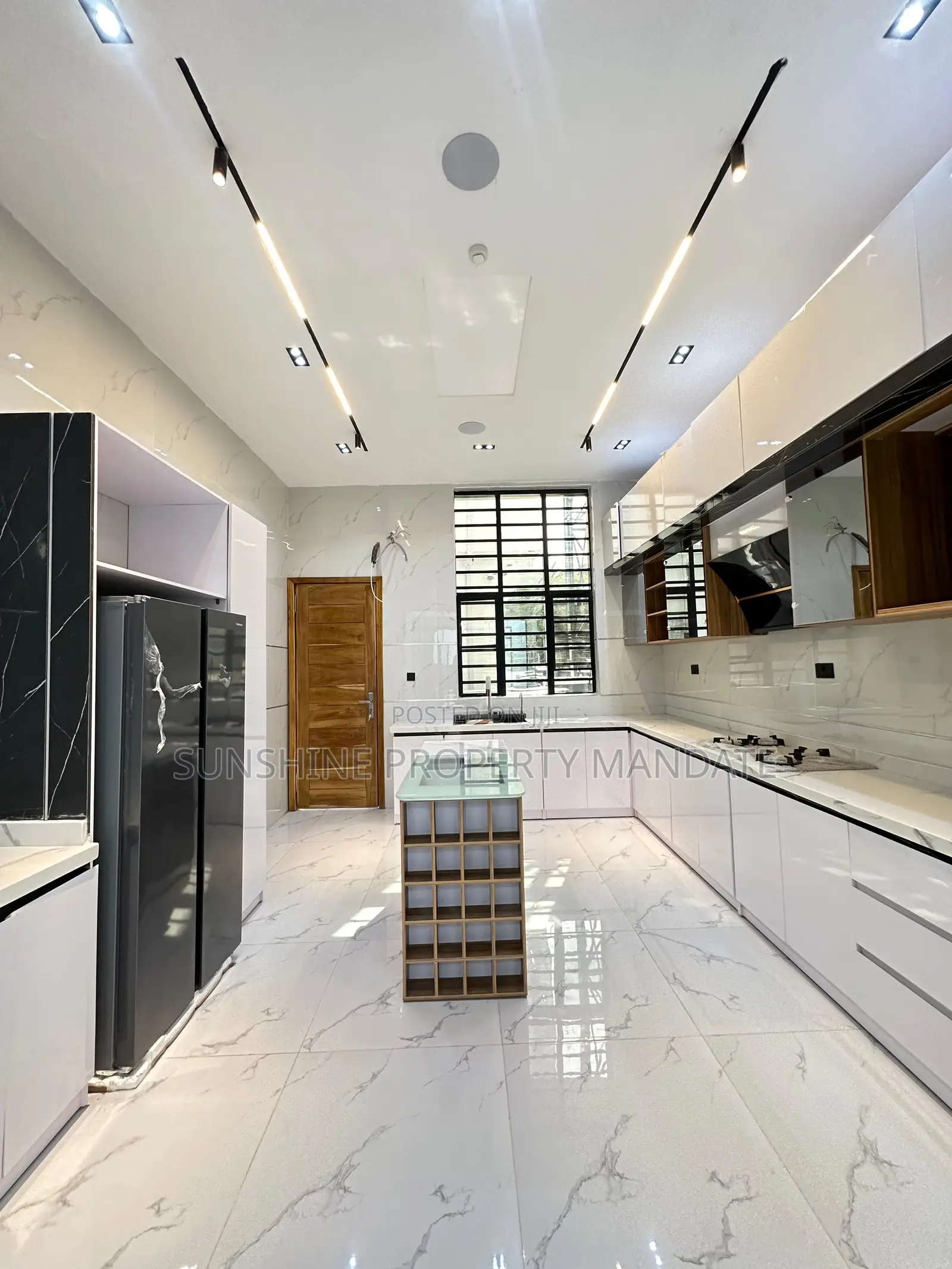 5bdrm Duplex in Osapa London for sale