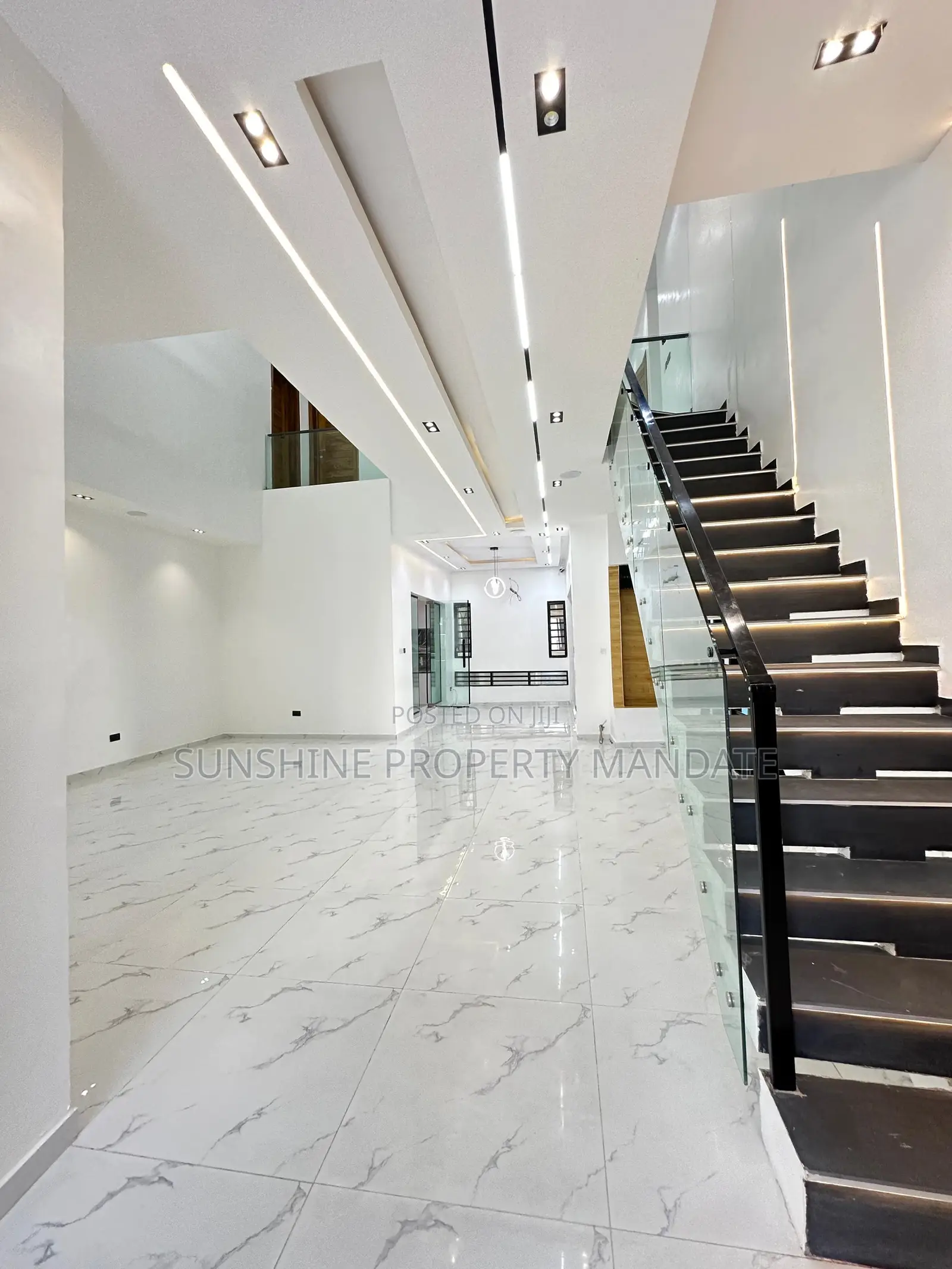5bdrm Duplex in Osapa London for sale