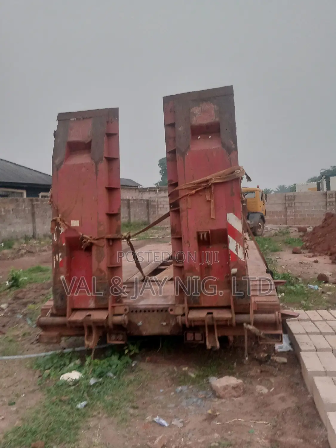 100 Tons Triple Axle 40 Ft Lowbed Back Only