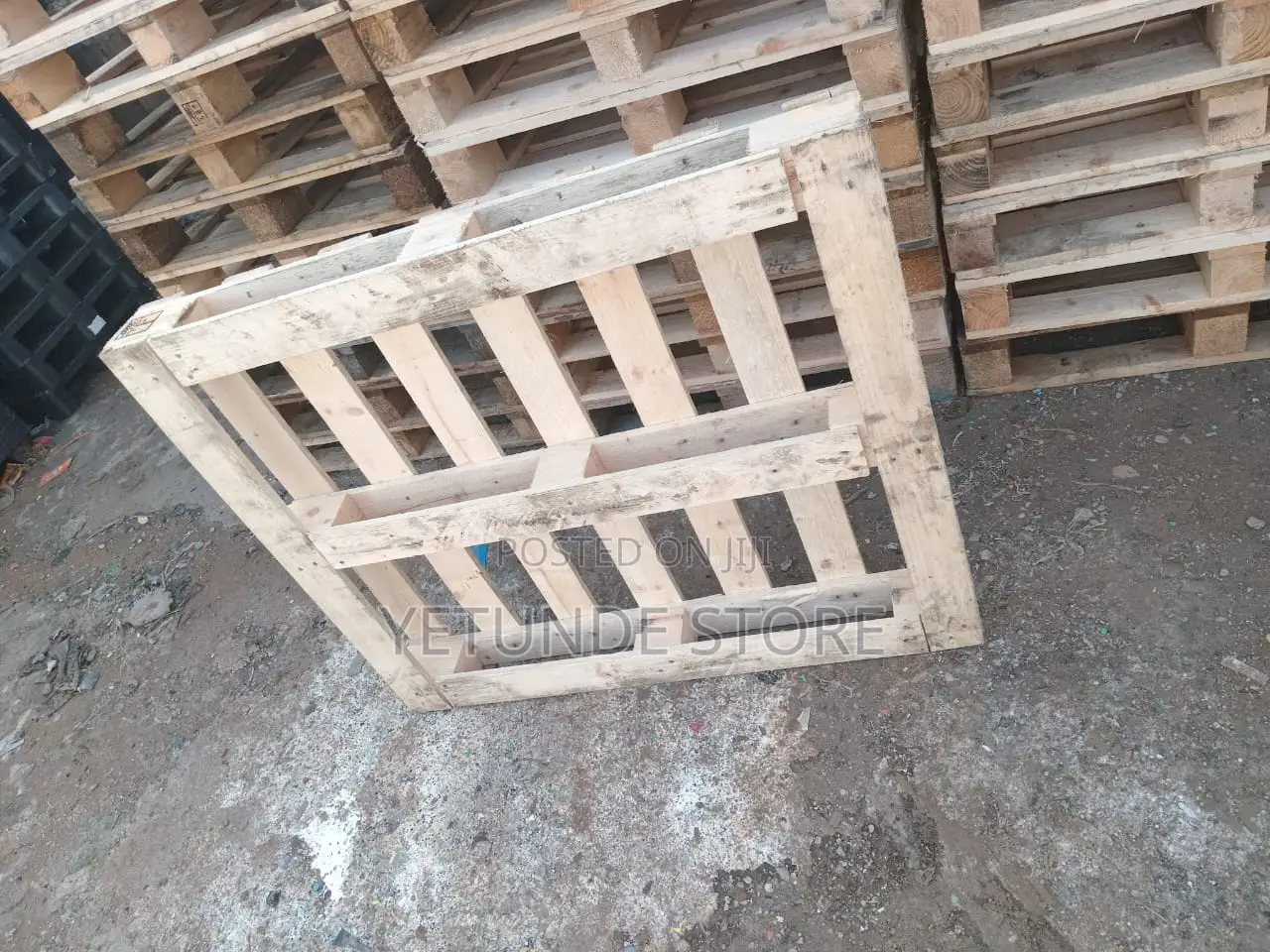 Packaging and Storage Heat-Treated Wooden Pallets