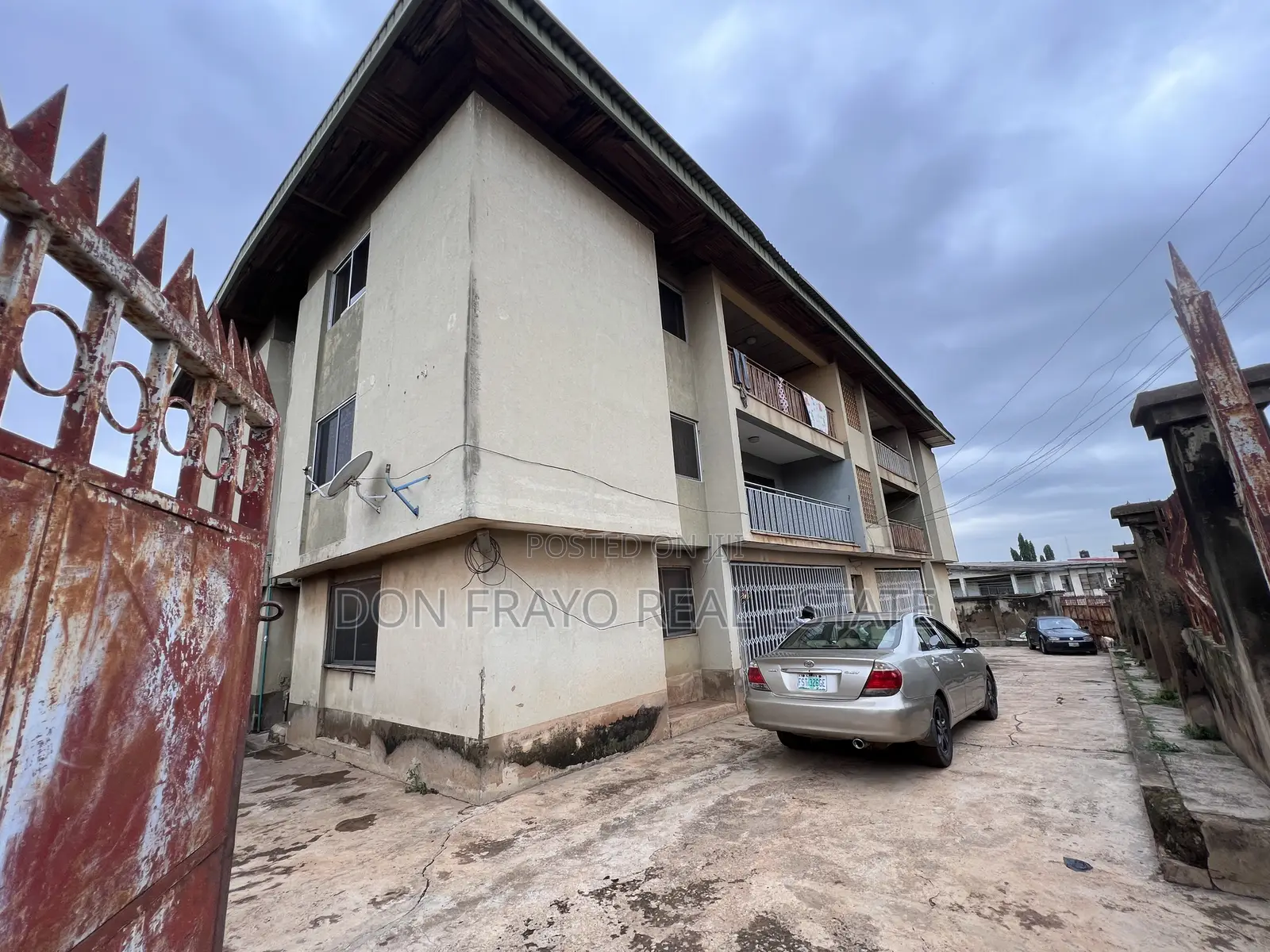 18bdrm Block of Flats in Near Iwo Road, Ibadan for sale