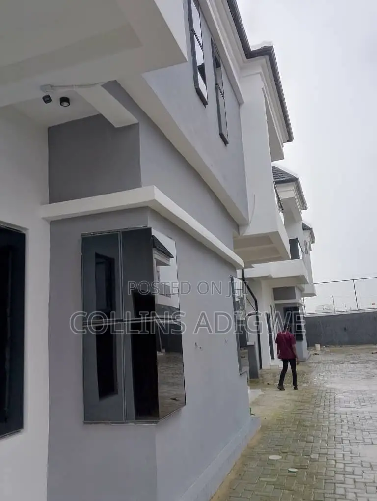 4bdrm Duplex in Harris Drive Vgc for sale