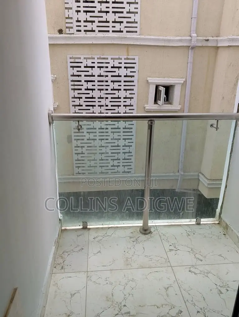 2bdrm Apartment in Chevron for sale