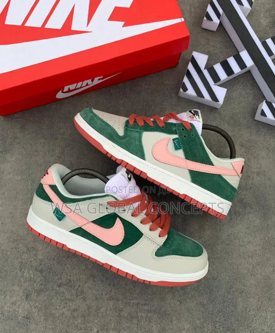 Nike Sb Dunk Low All Petals United Sneakers