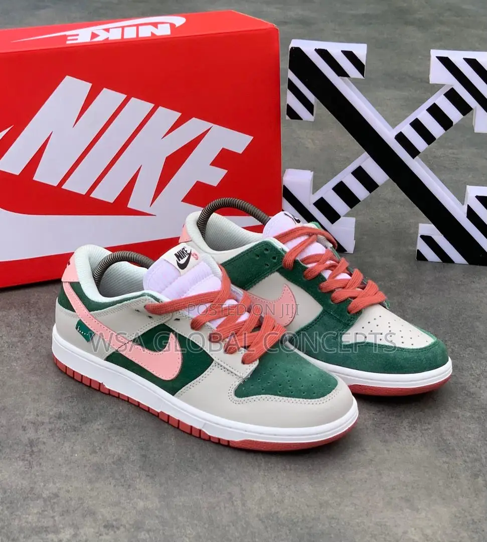 Nike Sb Dunk Low All Petals United Sneakers