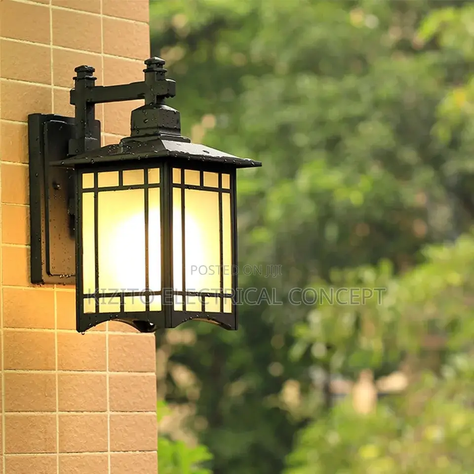 Modern Outdoor Wall Lamp