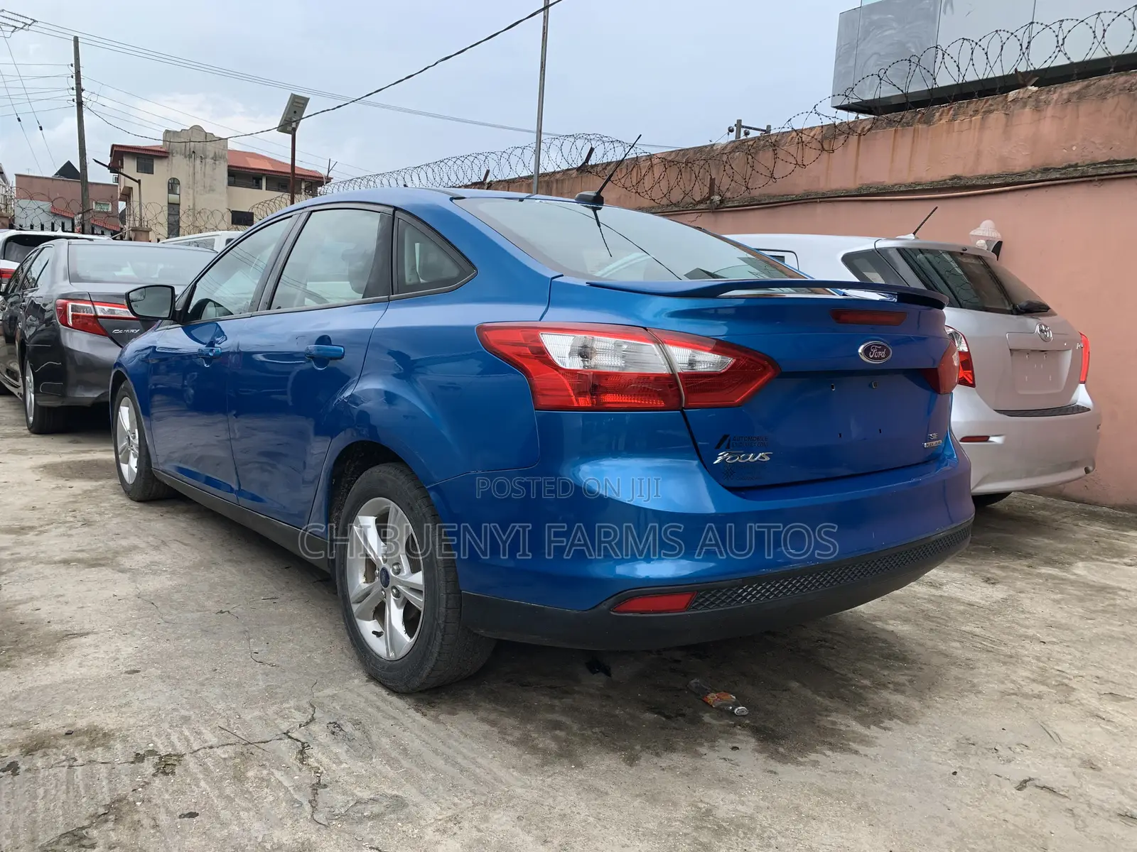 Ford Focus SE Sedan FWD (2.0L 4cyl 5M) 2012 Blue