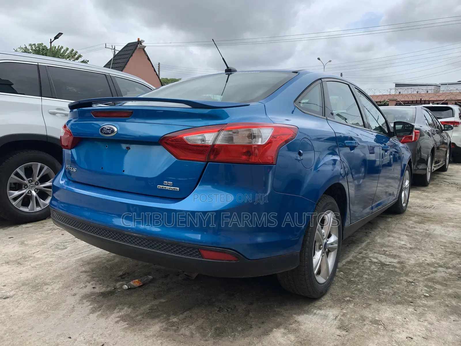 Ford Focus SE Sedan FWD (2.0L 4cyl 5M) 2012 Blue