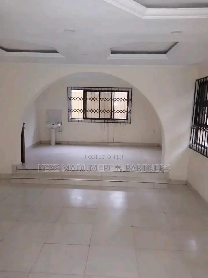 10bdrm Duplex in Rumudara, Cocaine for sale