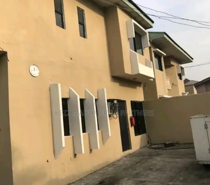 10bdrm Duplex in Rumudara, Cocaine for sale