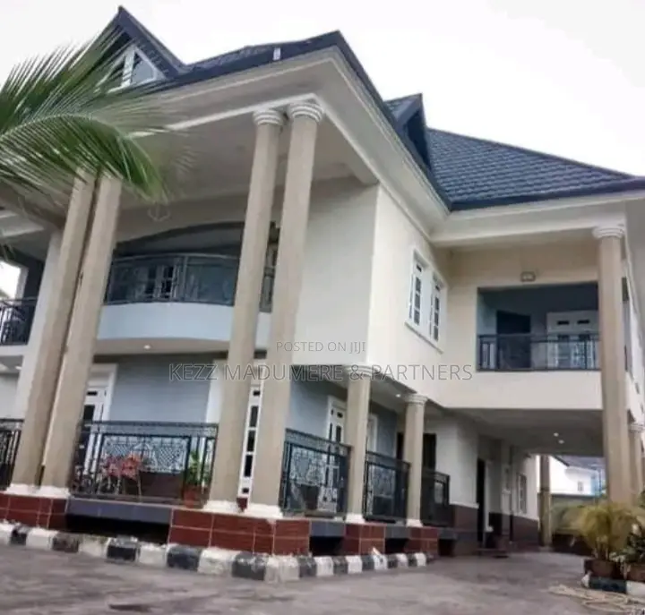 Furnished 6bdrm Duplex in Akanawu Estate , for sale
