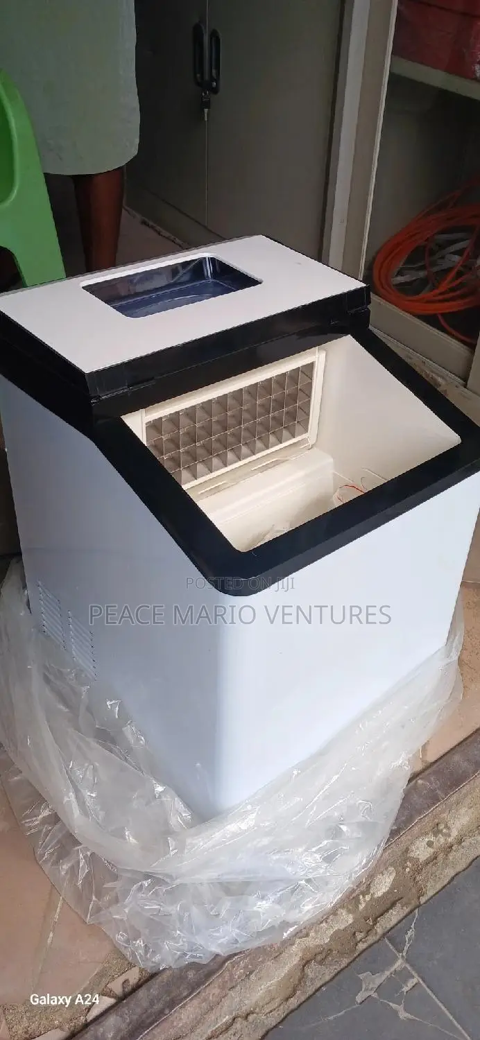 Ice Cube Industrial Quality Maker Produces 30-45 Ice Cubes