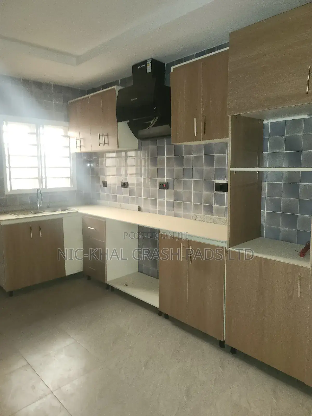 4bdrm Duplex in Brains And Hammers for rent