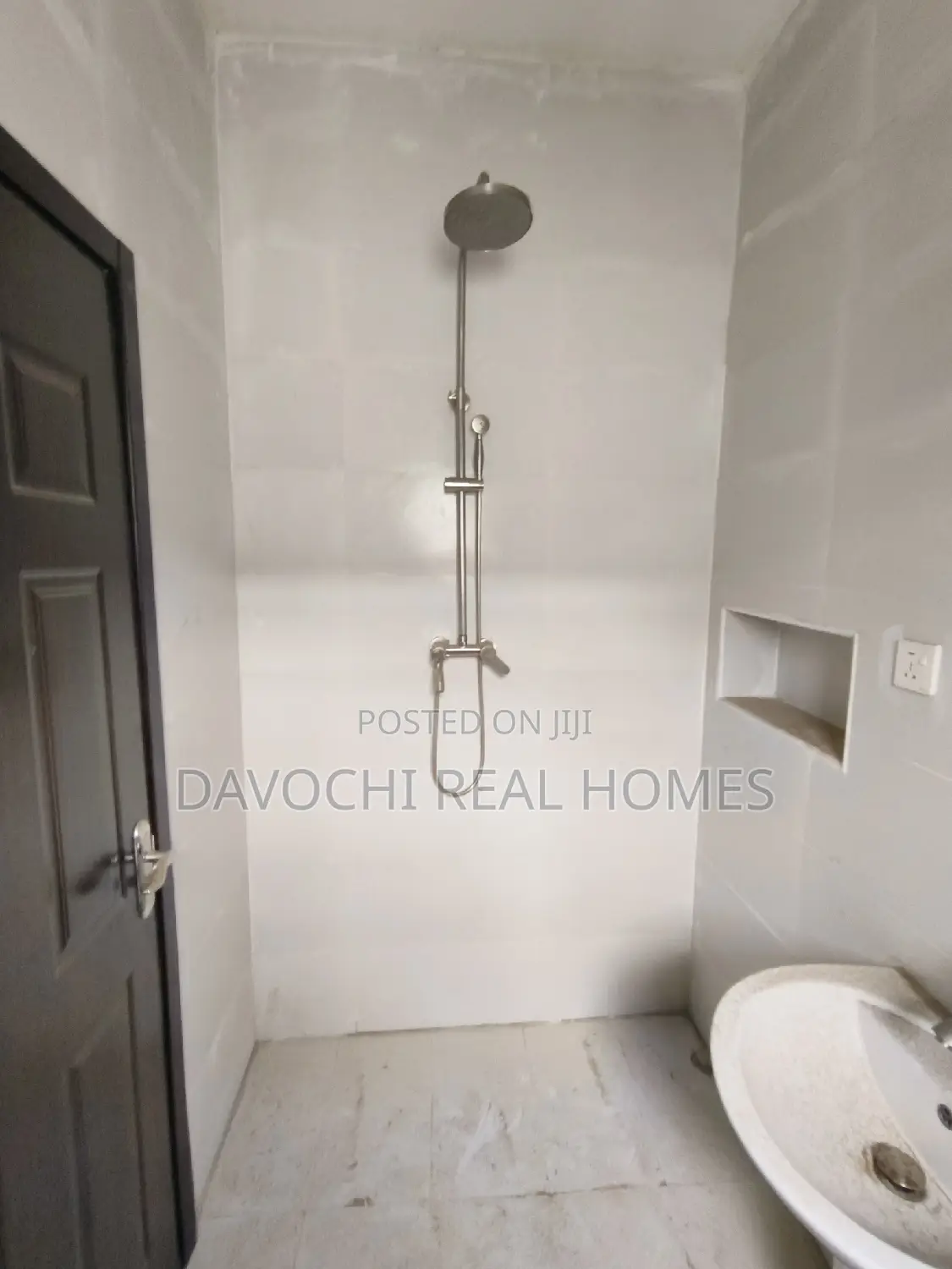 3bdrm Apartment in By Chevron Second, Lekki for rent