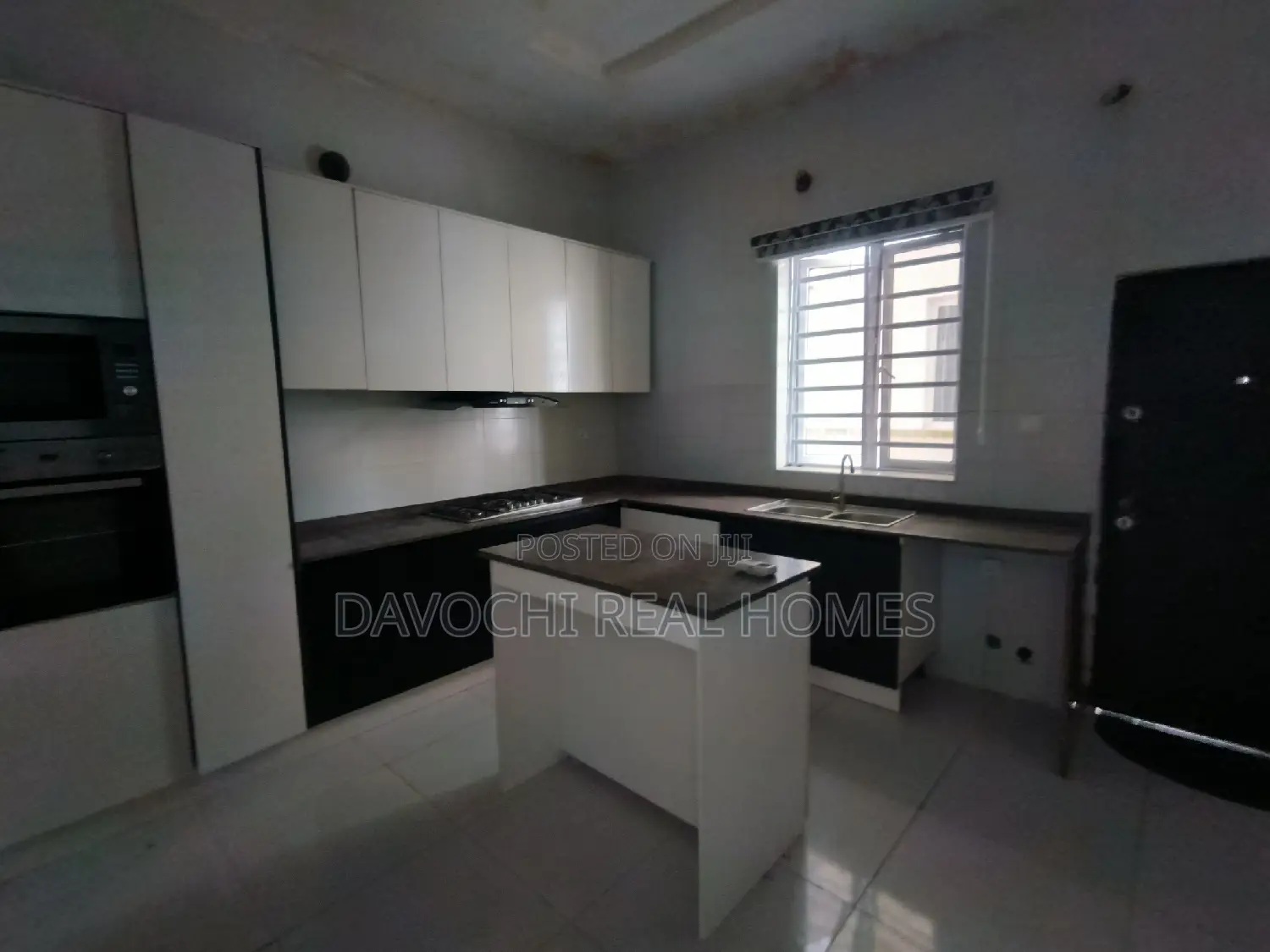 4bdrm Duplex in By Orchid Road, Lekki for rent