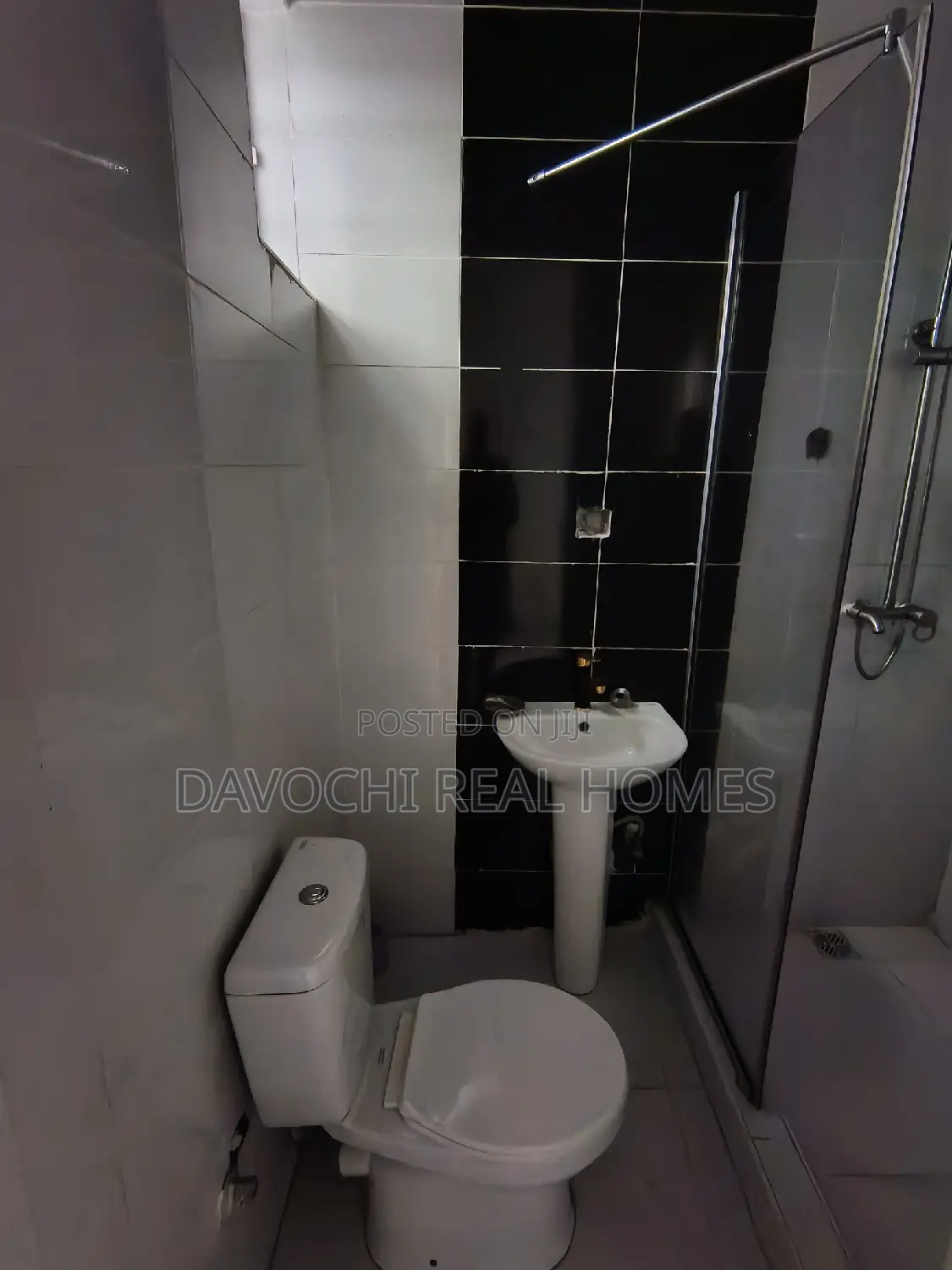 4bdrm Duplex in By Orchid Road, Lekki for rent
