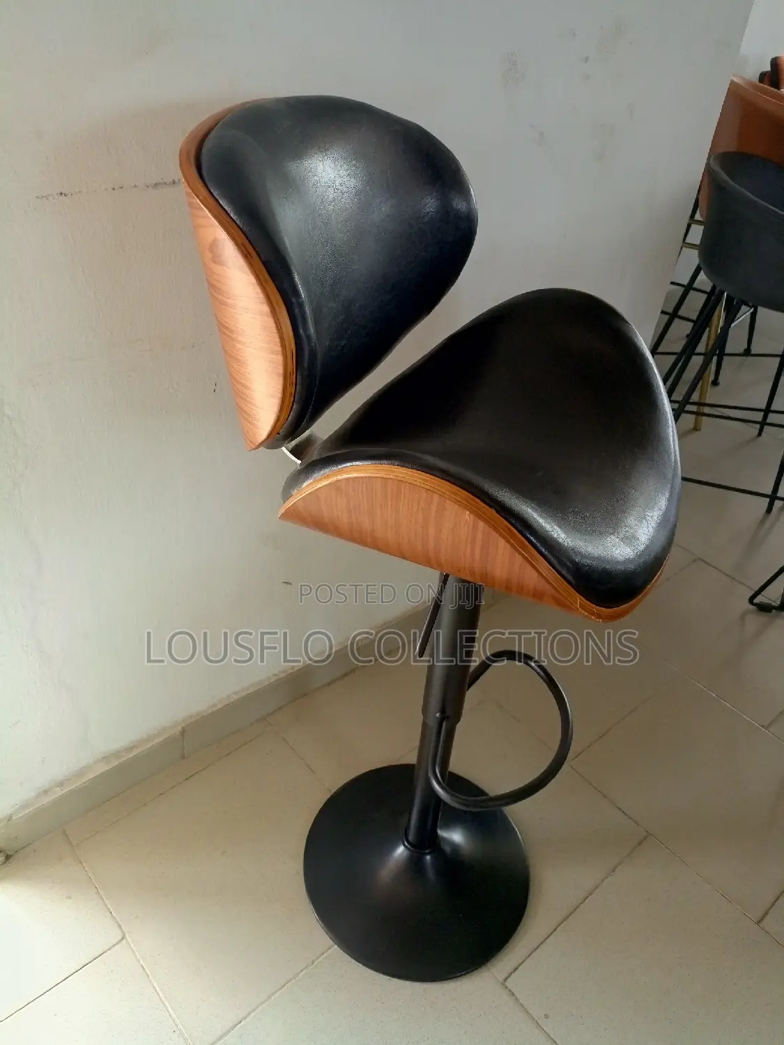 Your Quality Italian Leather Wooden Back Bar Stood