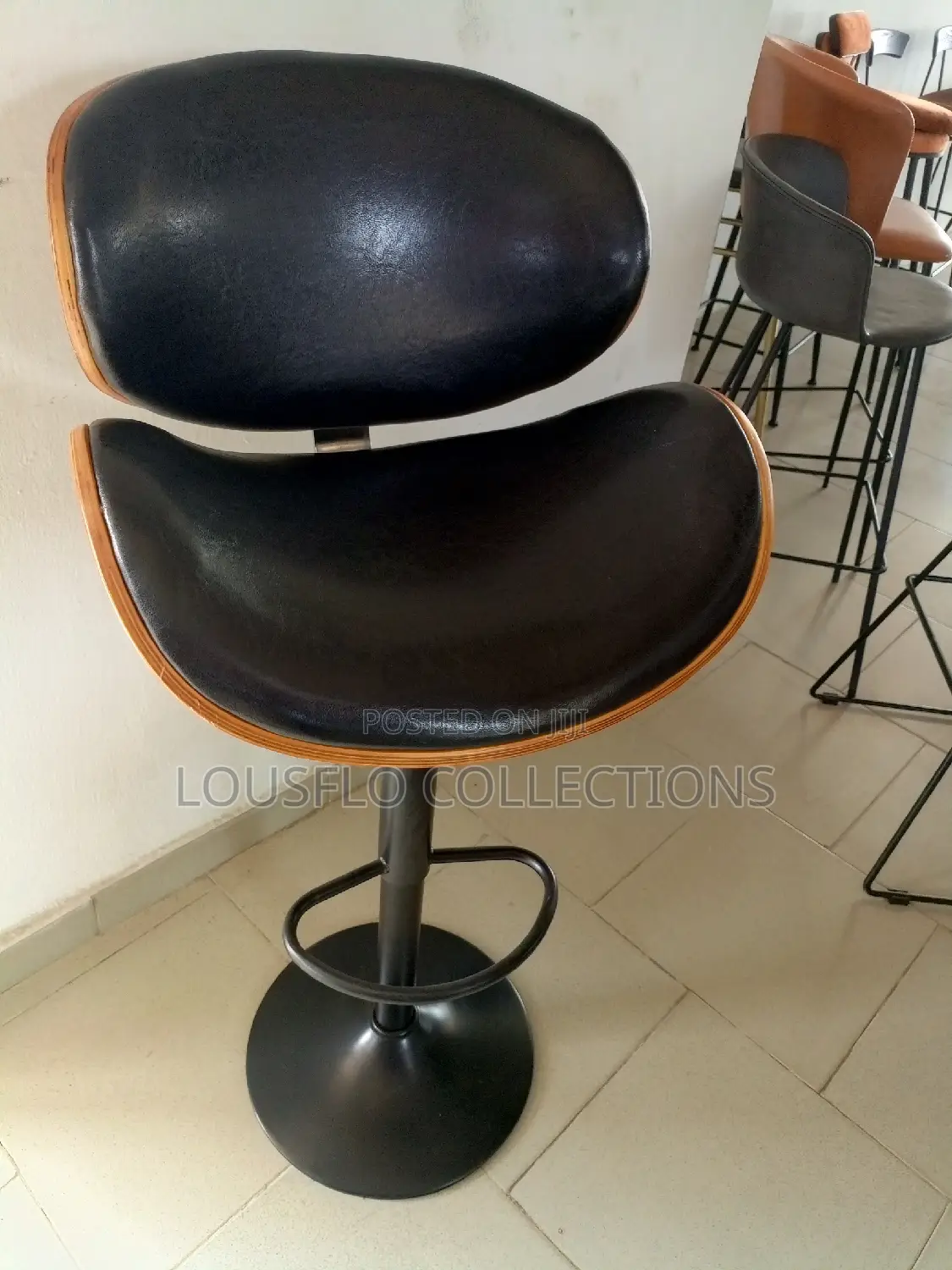 Your Quality Italian Leather Wooden Back Bar Stood