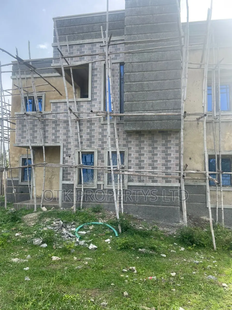 4bdrm Duplex in Nut Road Opposite, Lugbe District for sale