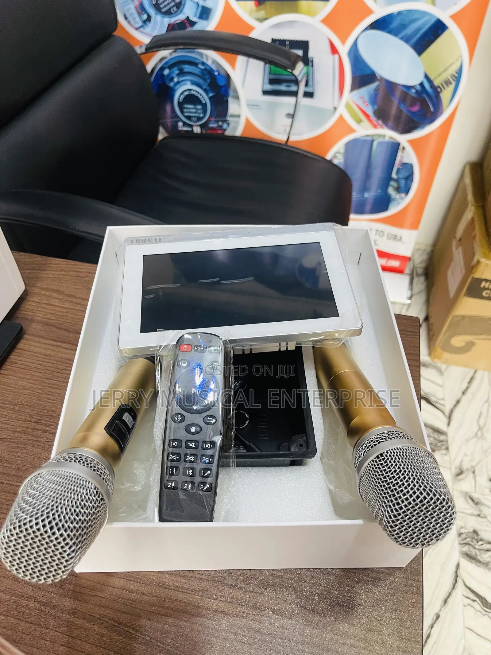 7inches in Wall Amplifier With 2handle Wireless Microphone