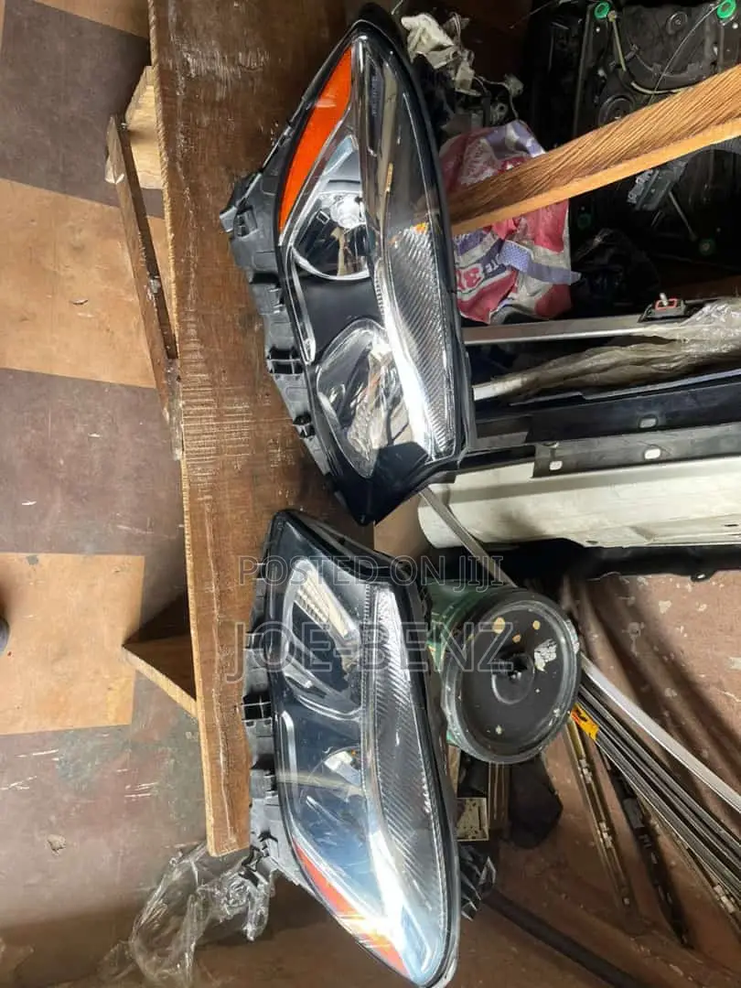 GLA250 Non Charger Set of Dubai Used Headlights