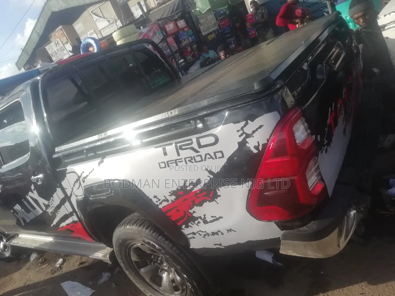 Hilux Fiber Folding Boot Cover =__==