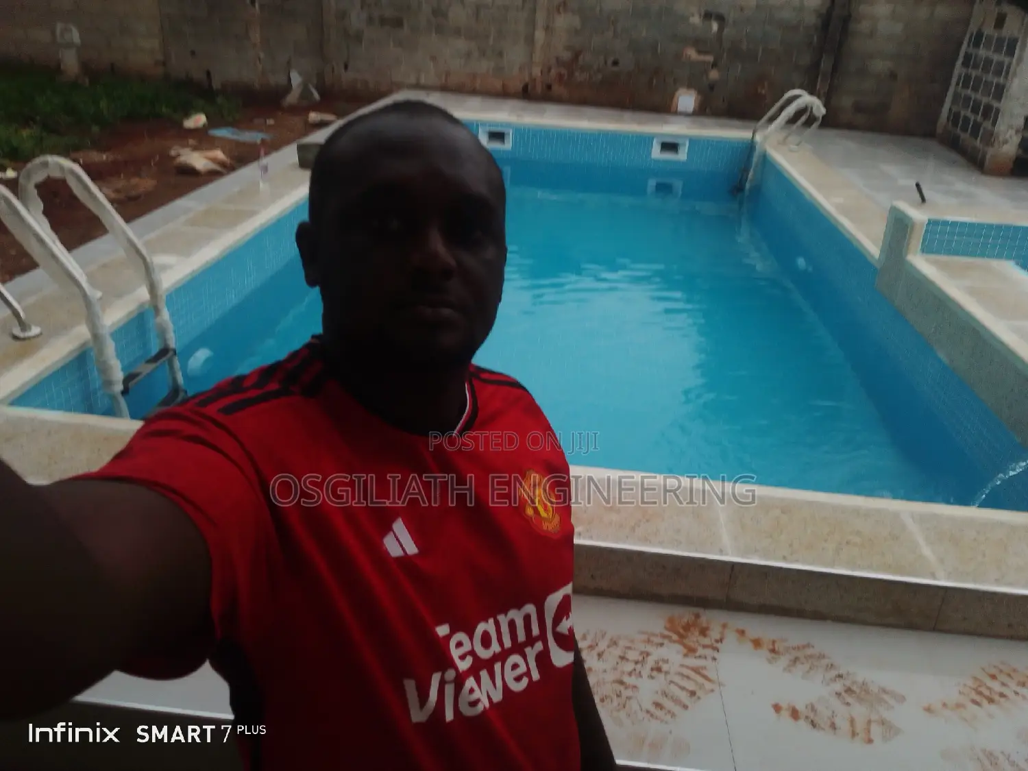 Luxuriously Built Swimming Pool With Jacuzzi