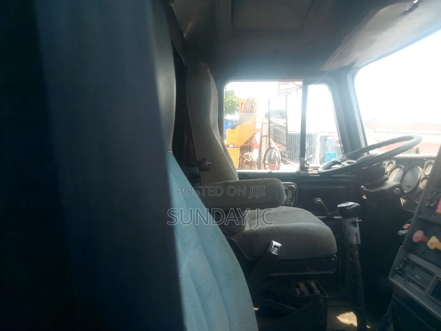 Double Cabin CH Mack Ten Tyres Head Truck Superb Injector En