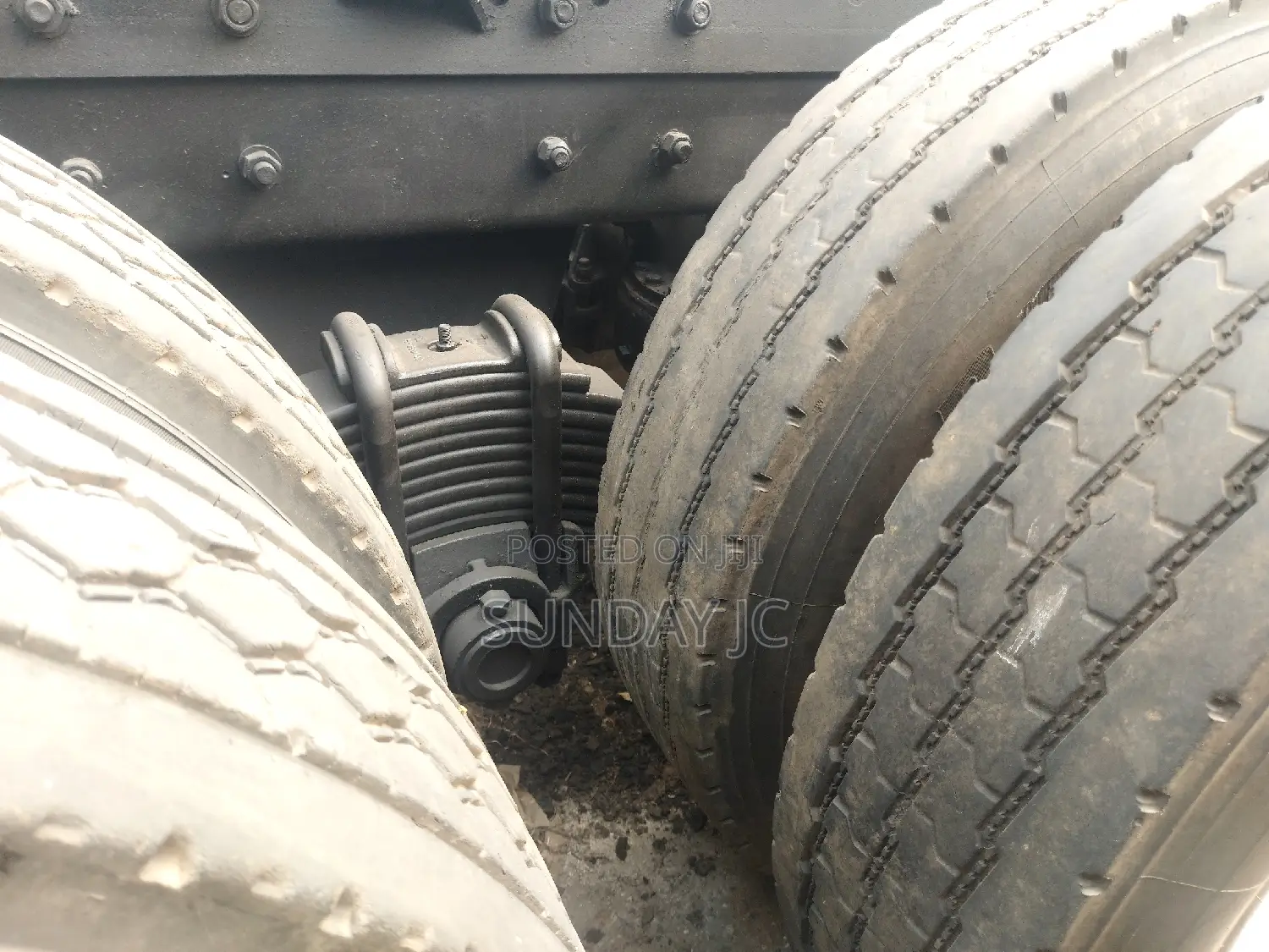 Spring Suspension CH Mack Ten Tyres Head Truck Double Frame