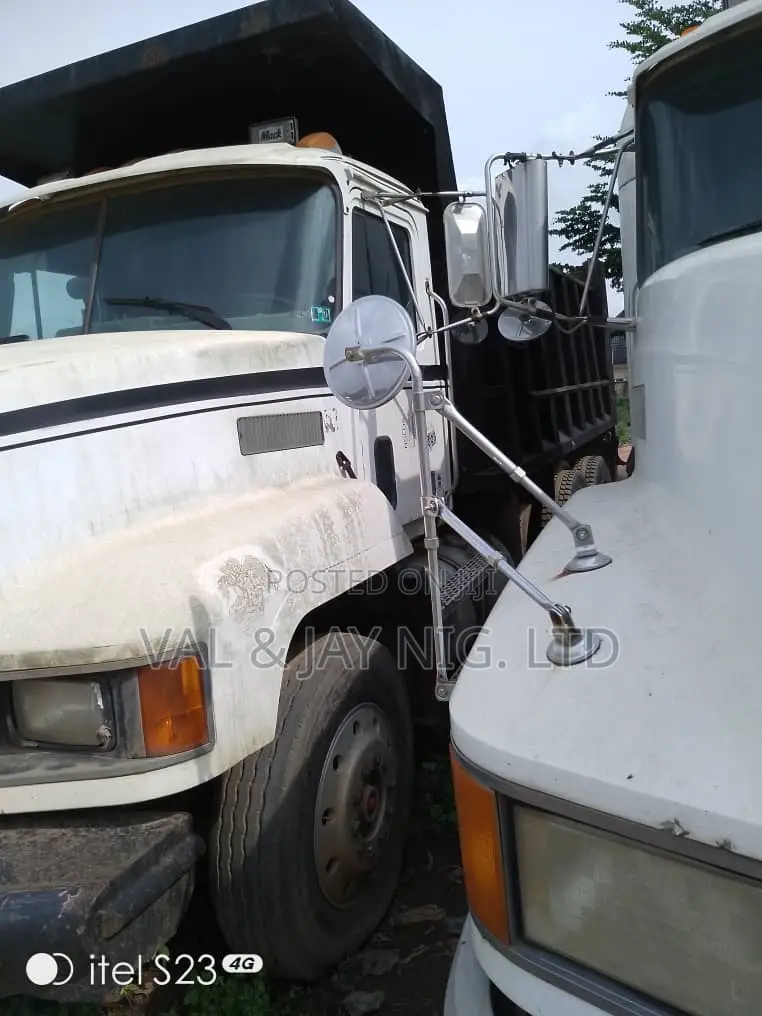 Mack Ch Model Tipper Truck 10 Tyres - Foreign Use