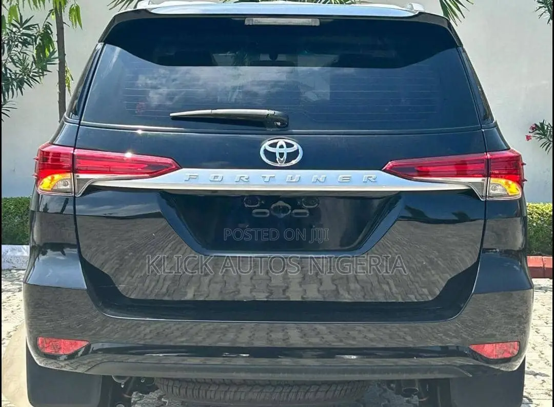 New Toyota Fortuner 4.0 RWD 2023 Black