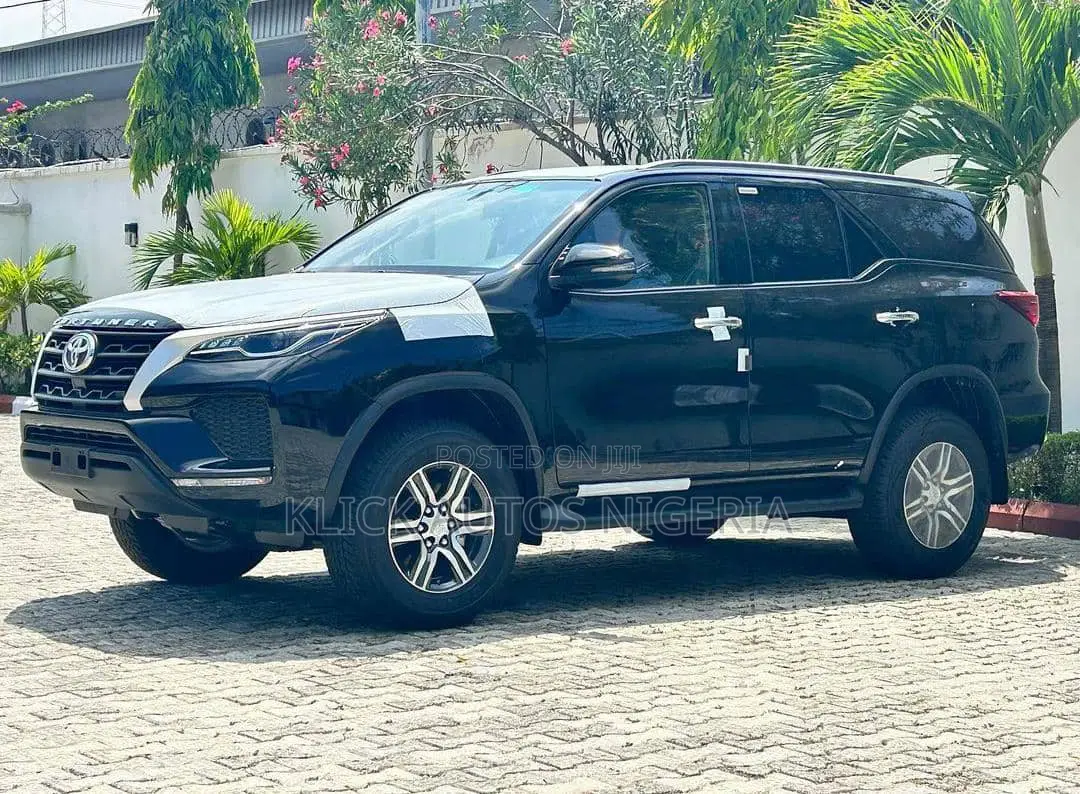 New Toyota Fortuner 4.0 RWD 2023 Black