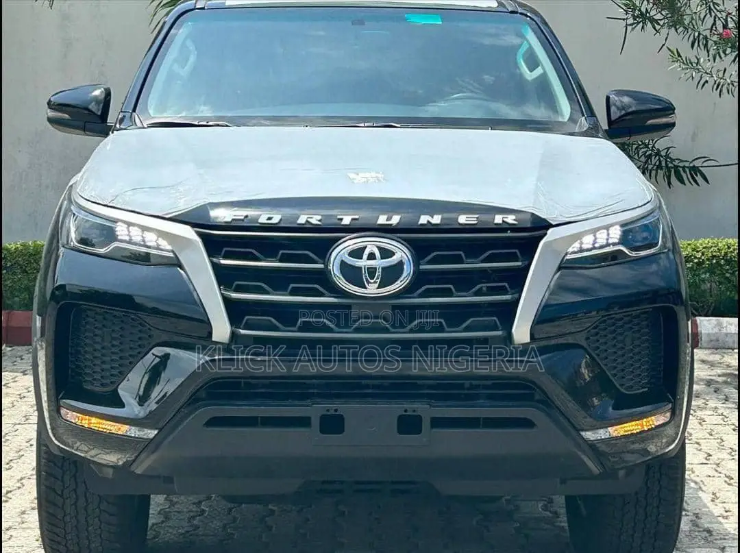 New Toyota Fortuner 4.0 RWD 2023 Black