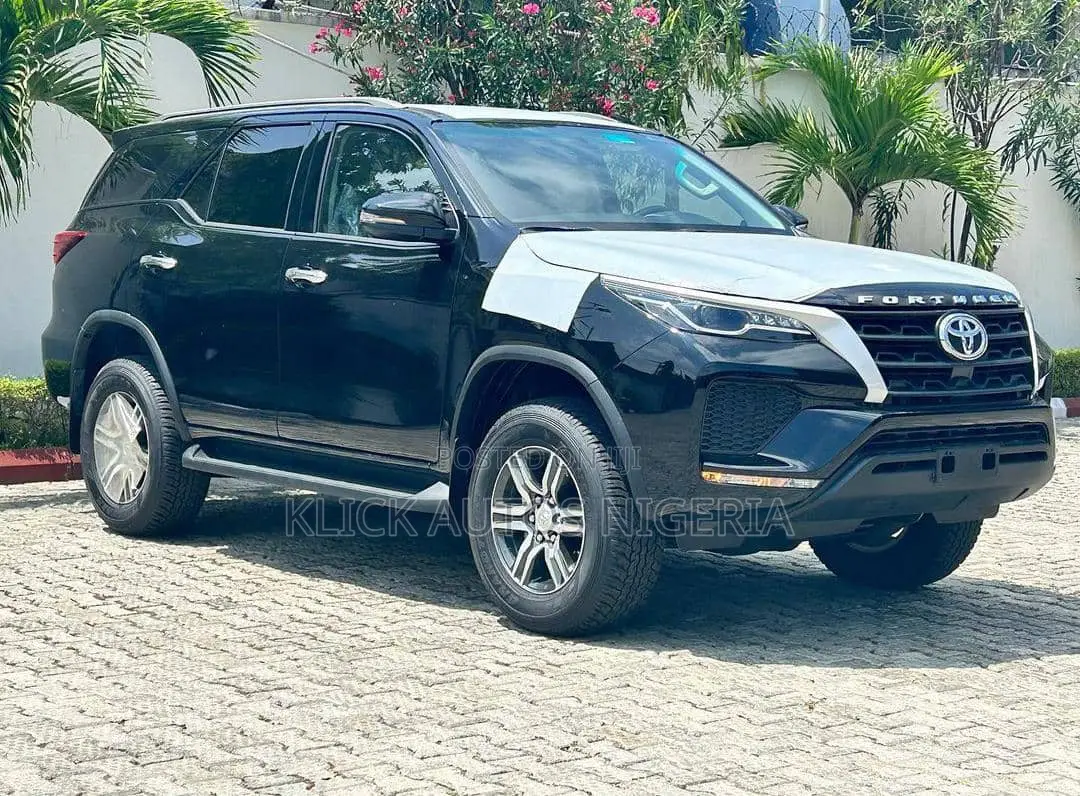New Toyota Fortuner 4.0 RWD 2023 Black