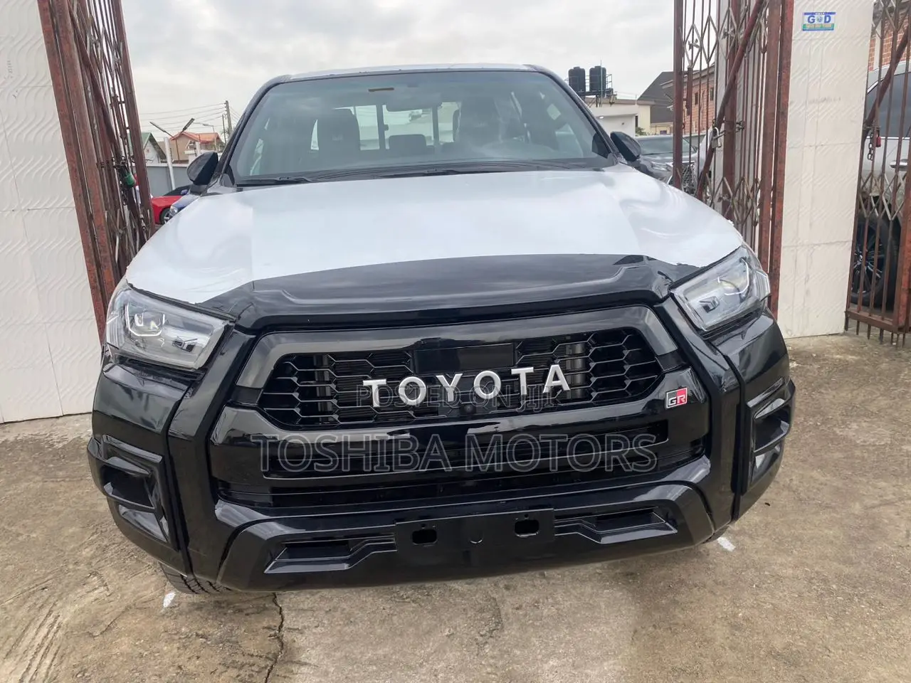 Toyota Hilux 2023 Black