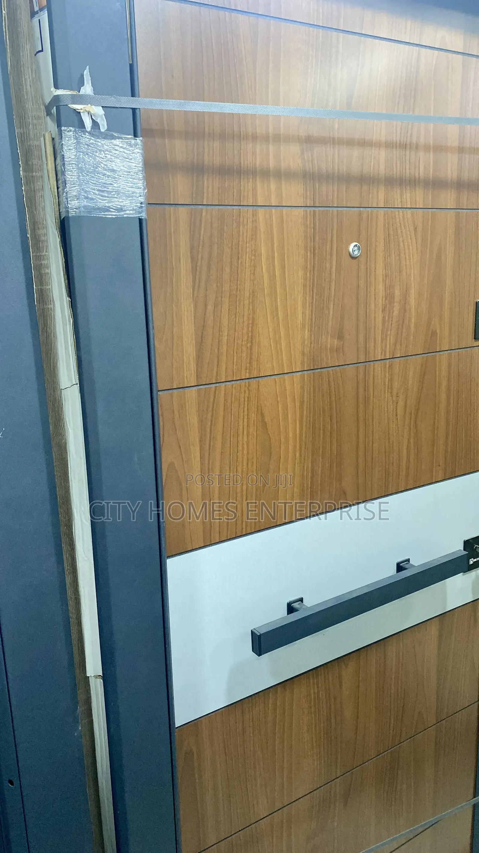 Quality Brown and White 4ft Turkey Doors