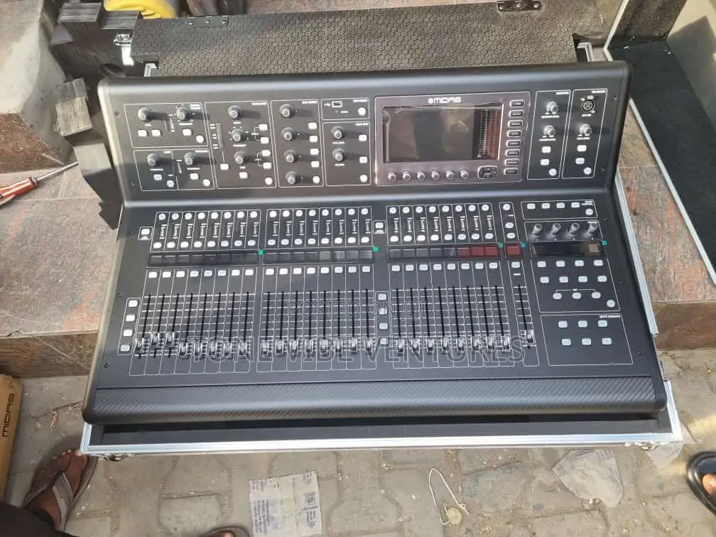 Midas Digital Mixer M32