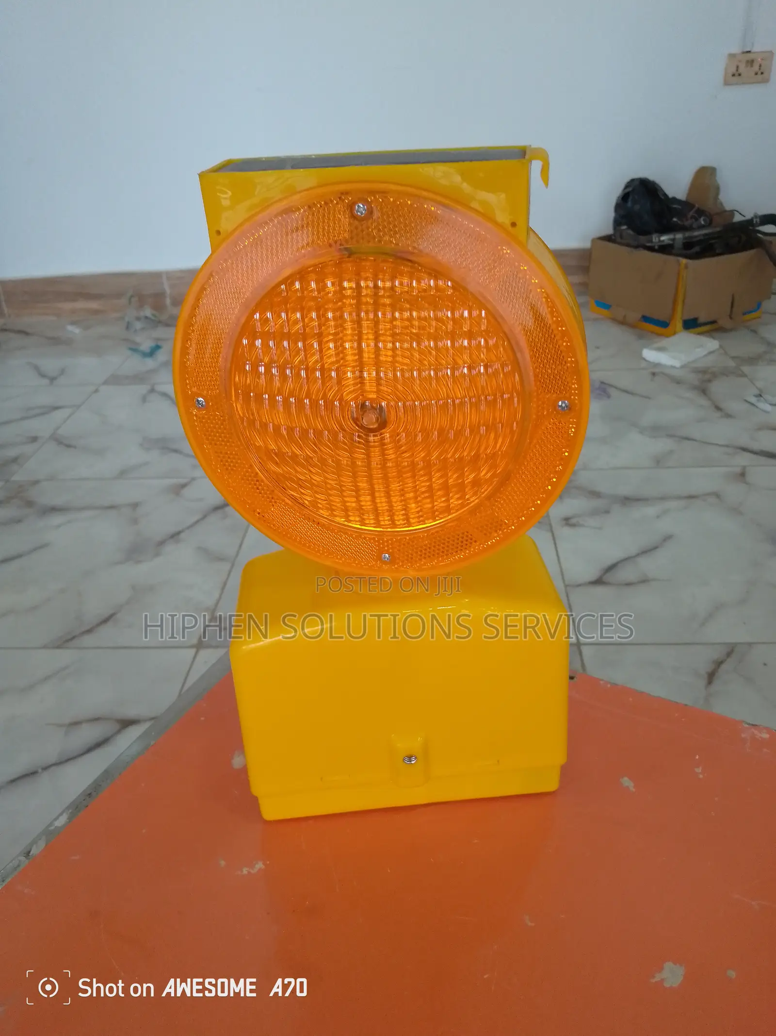 Solar LED Yellow Flashing Traffic Lights