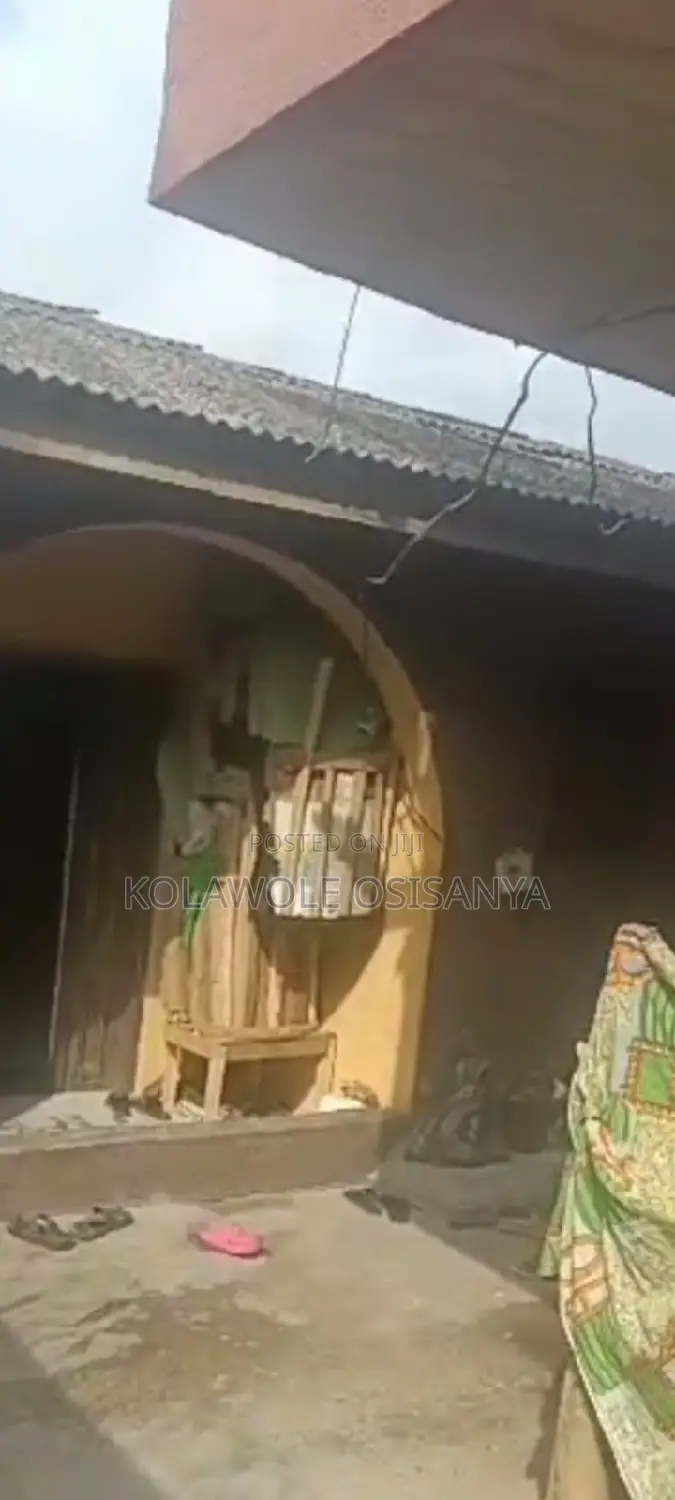 2bdrm Block of Flats in Akowonjo for sale