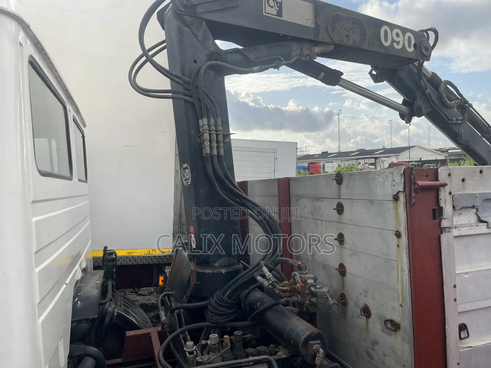 Foreign Used Mercedes Benz Hiab Truck.