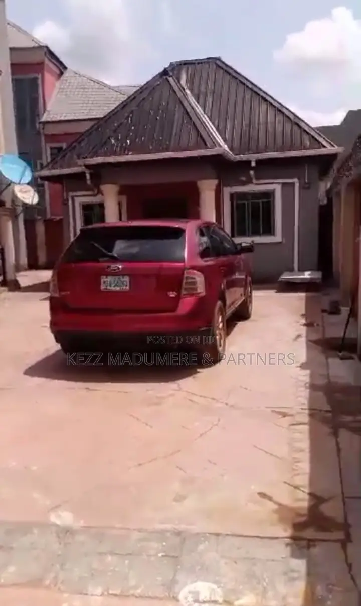 2bdrm Block of Flats in World Bank , Owerri for sale