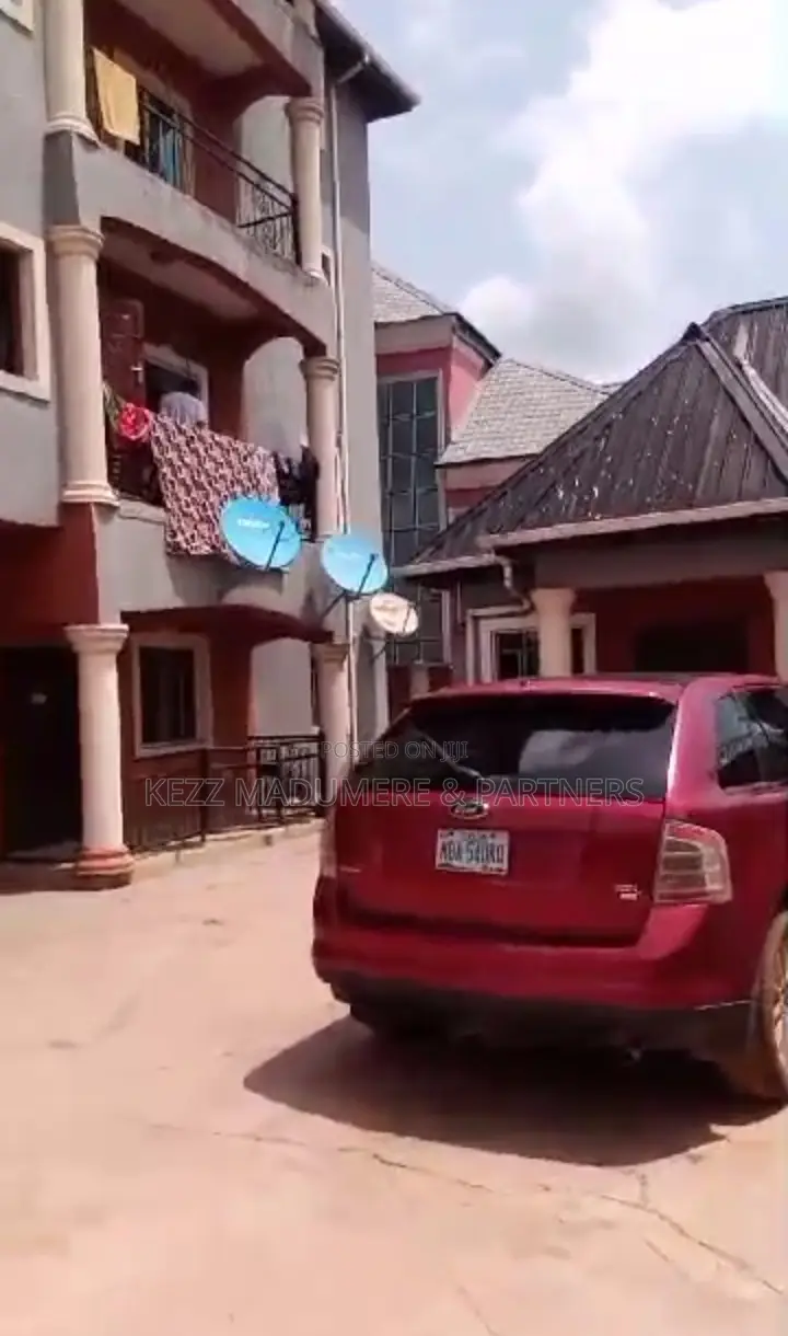 2bdrm Block of Flats in World Bank , Owerri for sale