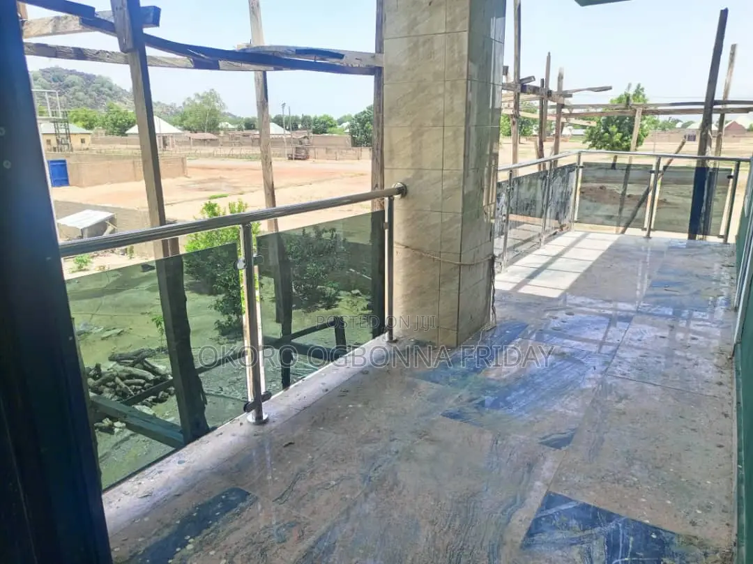 Borno Gray Glass