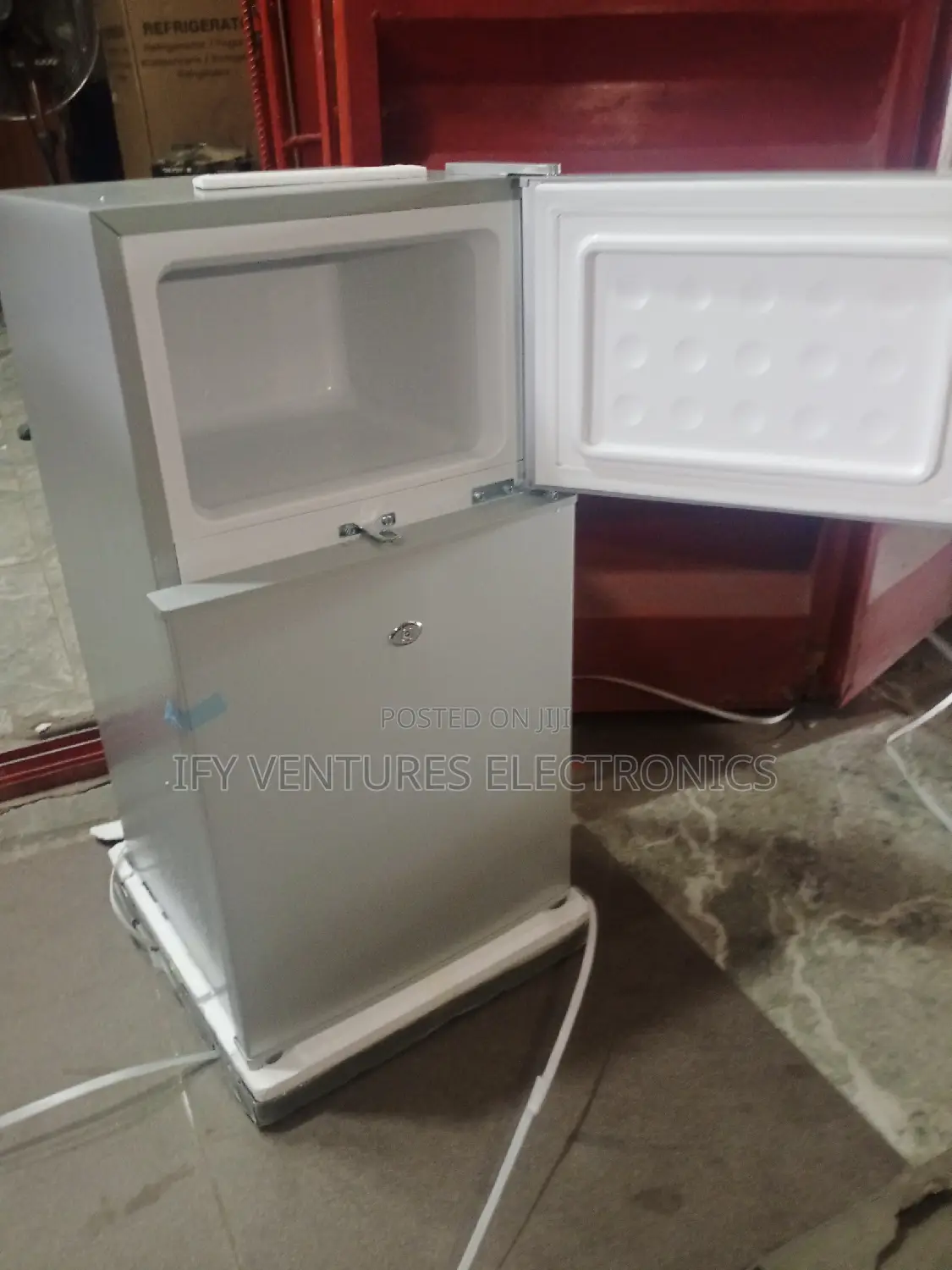 Skyrun Table Top Refrigerator, Silver Color. 120 Litres